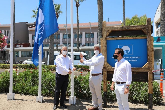 Başkan Oktay Mavi Bayrağı Göndere Çekti