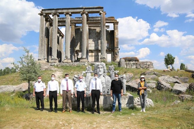 Kütahya Valisi Ali Çelik, Dünya Mirası Aizanoi’de İncelemelerde Bulundu