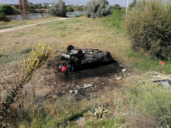 Manisa’da Feci Kaza: Traktör İkiye Bölündü, Otomobil Alev Alev Yandı