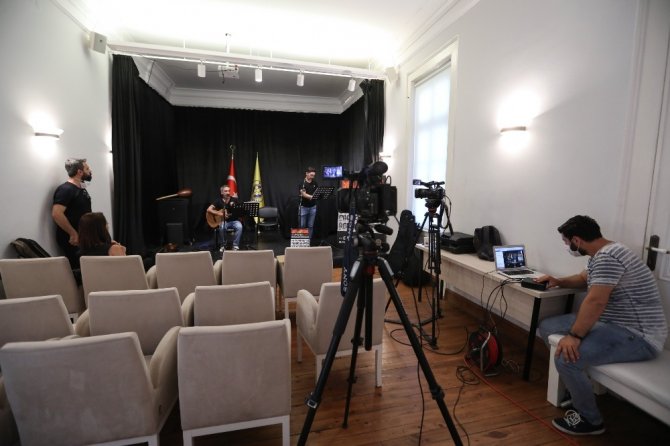 Madımak Olaylarında Hayatını Kaybedenler Türkülerle Anıldı