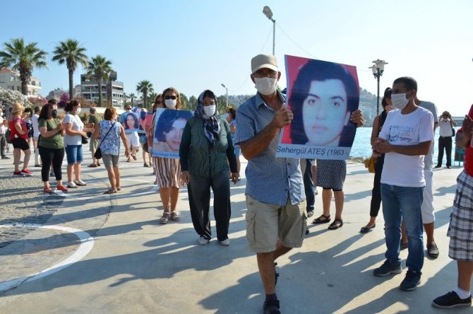 Sivas’ta Yitirilenler Kuşadası’nda Anıldı