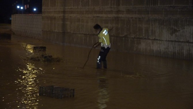 Denizli’de Ani Yağış Hayatı Olumsuz Etkiledi