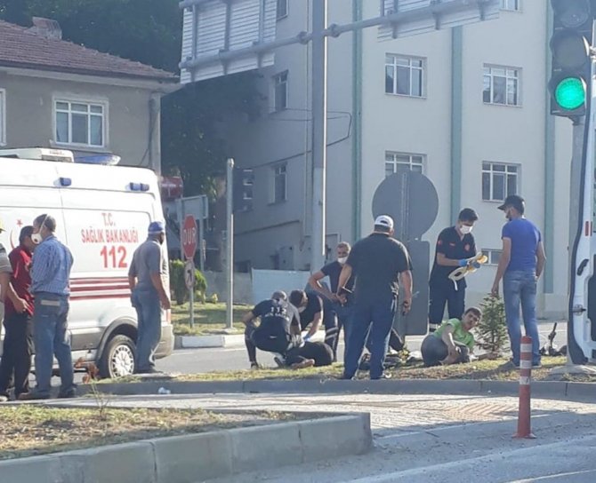 Otomobil İle Motosiklet Çarpıştı: 2 Yaralı