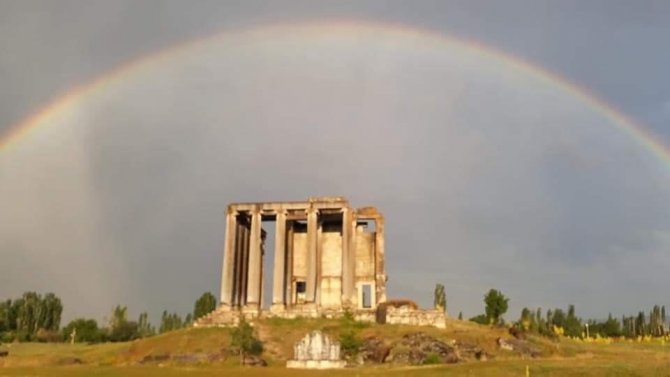 Aizanoi Antik Kenti’nin Üzerinde Ortaya Çıkan Gökkuşağı Büyeledi