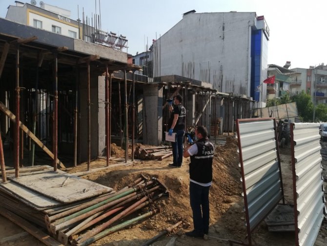 Çöken Merdivenin Altında Kalan İşçi Yaralandı