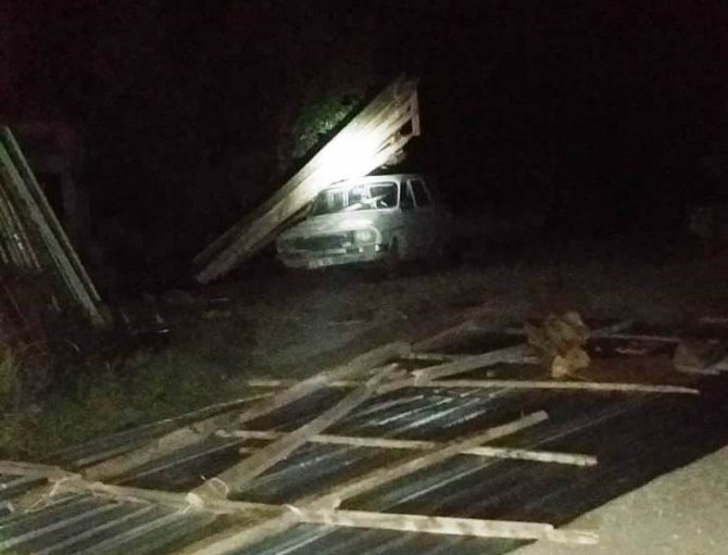 Şiddetli Fırtına Hasara Neden Oldu