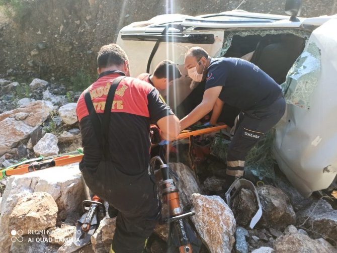 Marmaris’te Otomobil Dereye Uçtu: 4 Yaralı