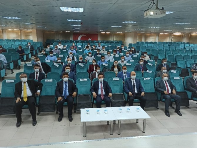 Vali Çiçek Belde Ve Köy Muhtarları İle Toplantı Düzenledi