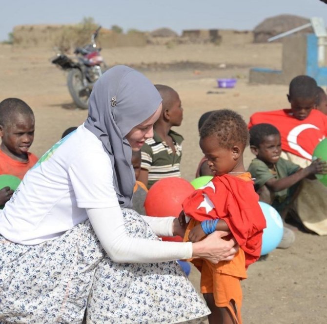 Gamze Özçelik’ten Dikkat Çeken Paylaşım