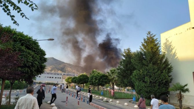 Gökyüzünü Kaplayan Dumanlar Paniğe Neden Oldu