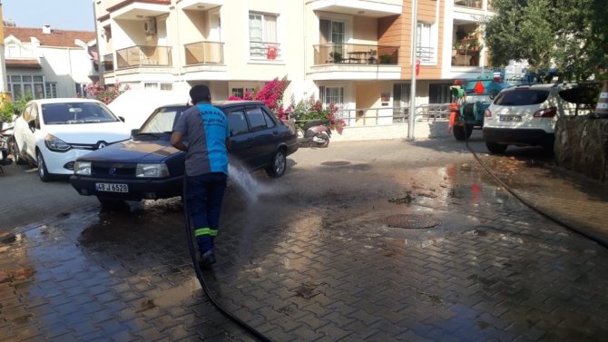 Marmaris’te Temizlik Ekipleri İlçenin Dört Bir Yanında Çalışmalarını Sürdürüyor