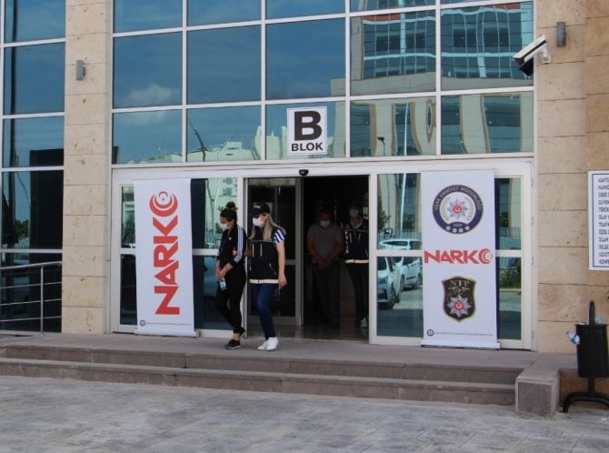 Uşak’ta İki Uyuşturucu Satıcısı Tutuklandı