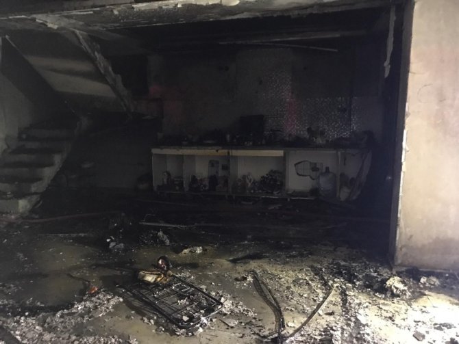 Kuşadası’nda Boş Villa Yandı