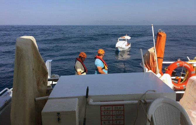 Sürüklenen Tekneyi Kıyı Emniyet Kurtardı