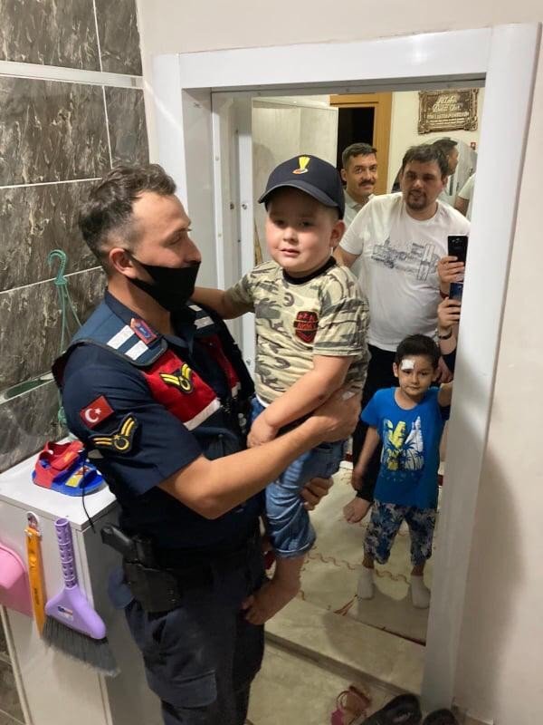 Minik Mustafa’ya Jandarmadan Doğum Günü Süprizi