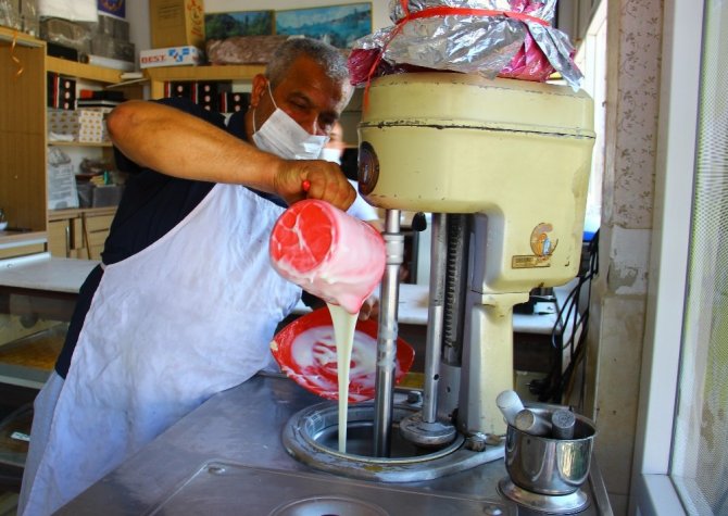 Sıcaklar Dondurmacıları, Rekabete Giren Dondurmacılar Da Vatandaşları Sevindirdi