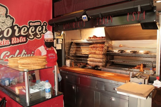 Tekin Usta’nın İzmir Usulü Kokoreci Türkiye’ye Açılıyor