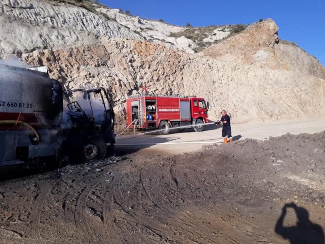 Gölet Çalışmasında Yanan Arazöz Kullanılamaz Hale Geldi