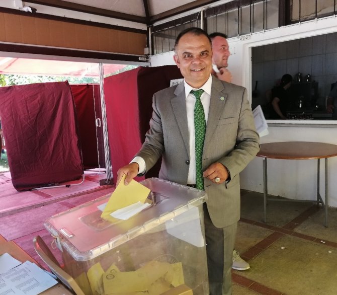 Salihli İyi Parti’de Ulvi Murat Tunca Güven Tazeledi