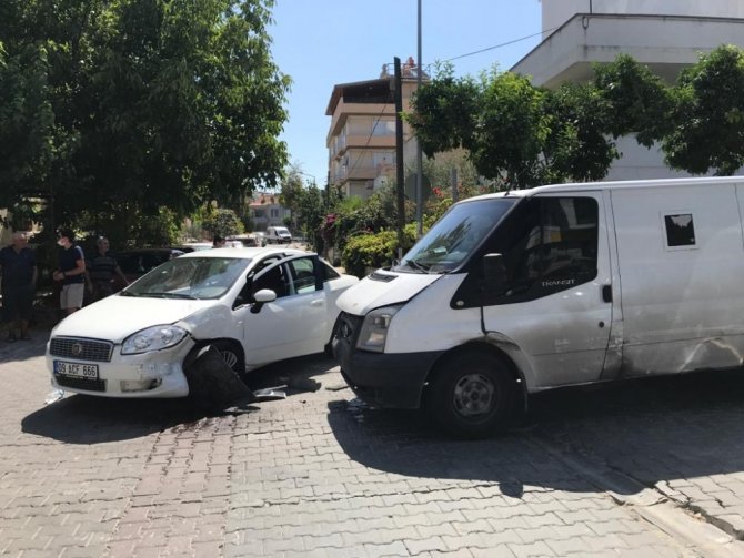 Kuşadası’nda Para Taşıyan Zırhlı Araç Kaza Yaptı: 1 Yaralı