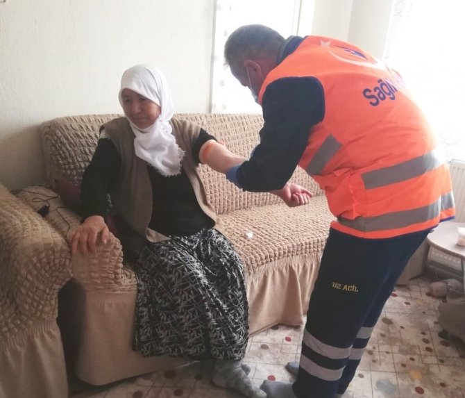 Hisarcık Vefa Sosyal Destek Grubu’nun Evde Sağlık Hizmeti Yüz Güldürüyor