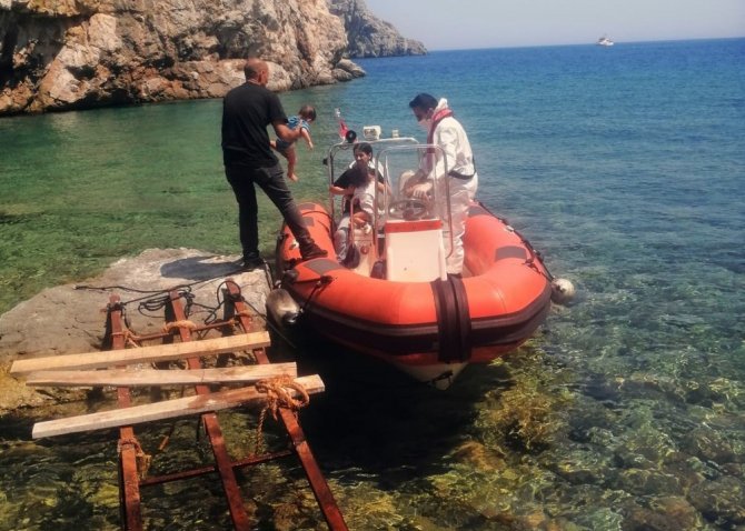 Koya Bırakılan 8 Düzensiz Göçmen Kurtarıldı, 1 Göçmen Hayatını Kaybetti