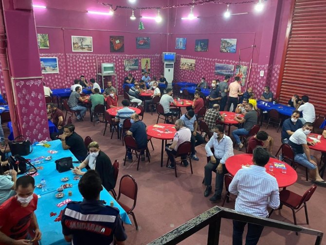 İzmir’de Kumar Oynayan 48 Kişiye Ceza