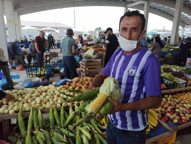 Şuhut’ta Yerli Mısırlara Pazar Yerinde İlgi Arttı