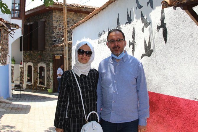 Bakan Kasapoğlu, Memleketi Kula’da Anılarını Tazeledi