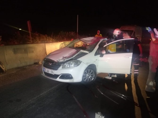 Takla Atan Otomobil Beton Bariyerlere Çarparak Durabildi: 1 Polis Hayatını Kaybetti