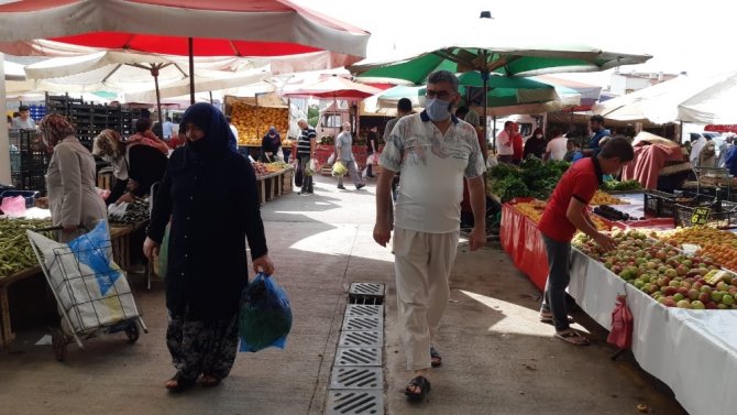 İha Ekibini Pazarcı Esnafı Bıçaklarla Karşıladı