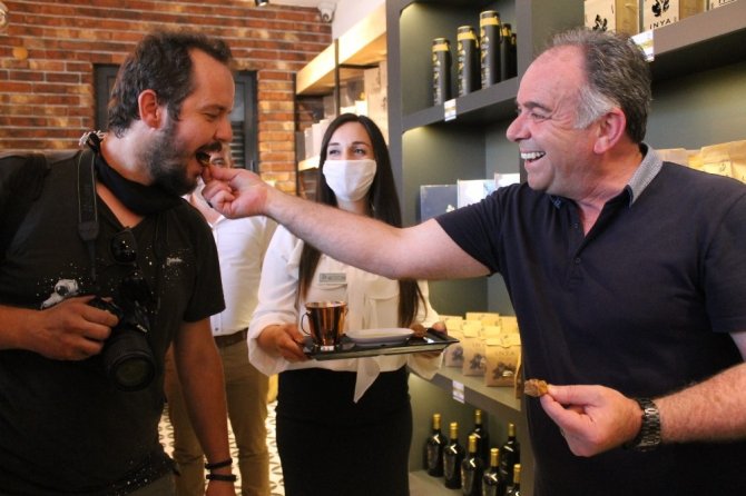 Eczacı Başkan, Gazetecilerin Bağışıklık Sistemini Böyle Güçlendirmeye Çalıştı