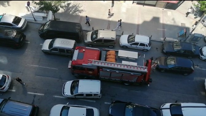 İhbara Giden İtfaiye Araçları, Park Eden Araçlar Yüzünden Mahsur Kaldı