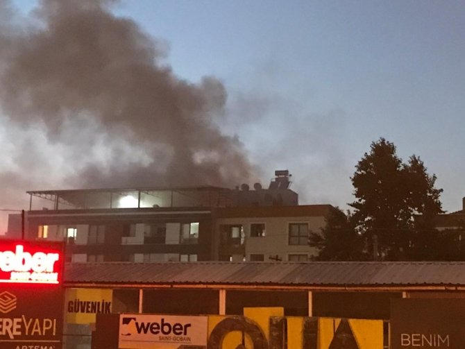 Manisa’da Çatı Katı Yangını