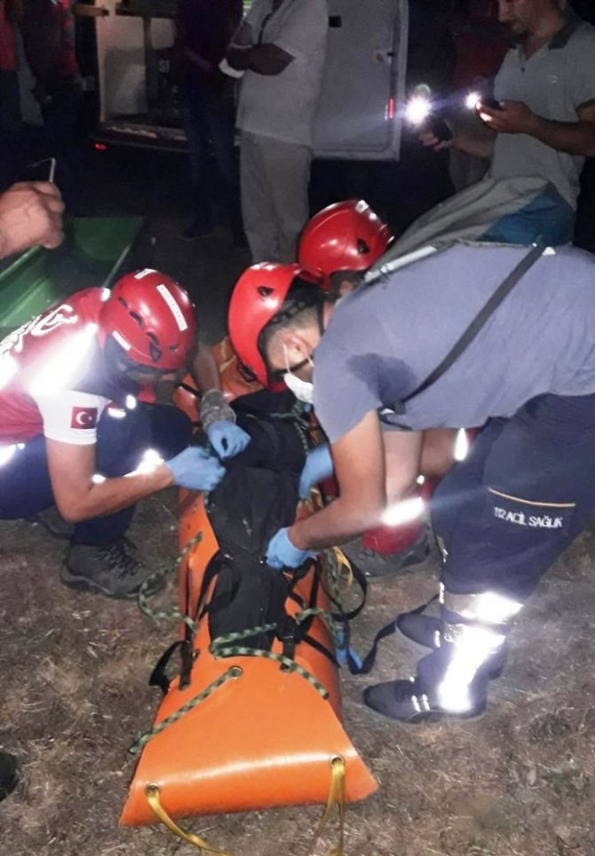 Kayalıklardan Düşen Gencin Cansız Bedenine 12 Saatlik Çalışmayla Ulaşıldı