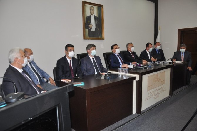 Vali Çiçek, Vatandaşların Sorunlarını Dinledi