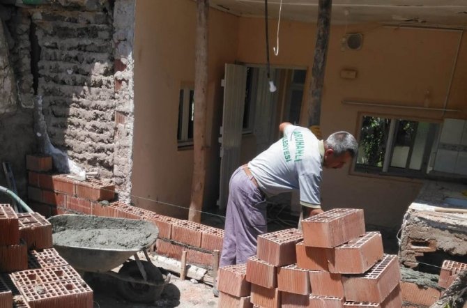 Saruhanlı Belediyesi Büyükbelen’de Yaraları Sarıyor