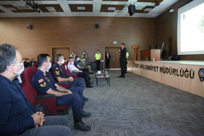 Vali Çelik: "Kurallara Önce Biz Uyacağız"