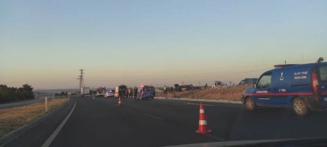 Gurbetçi Ailenin Otomobili Tırla Çarpıştı, 2 Kişi Öldü