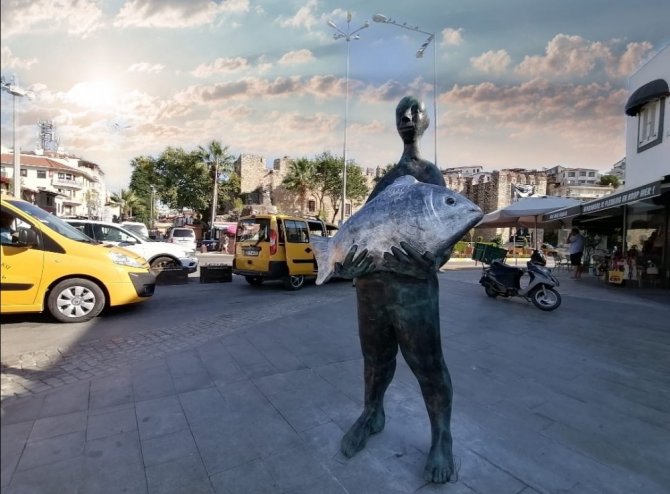 Kuşadası Balıkçılar Meydanı’nı Bronz Heykeller Süslemeye Başladı