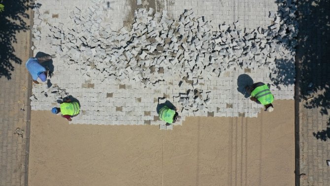 Güzelçamlı Liman Caddesinde Parke Taşı Çalışmaları Sürüyor