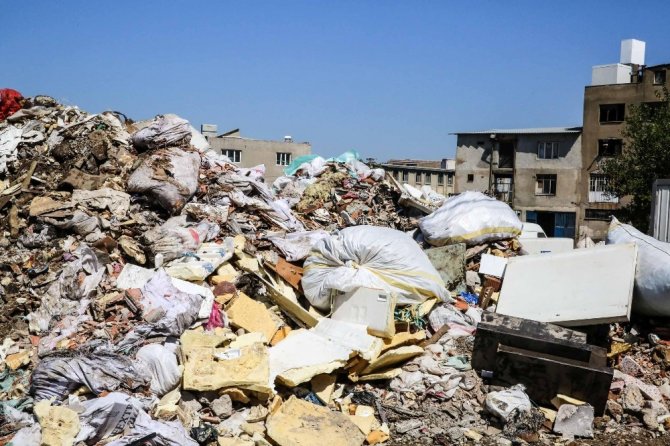 Buca’da 5 Bin 400 Tonluk Kaçak Moloz Operasyonu