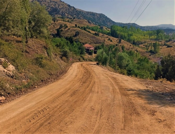 Büyükşehir Seydikemer’de Yol Çalışmalarını Sürdürüyor