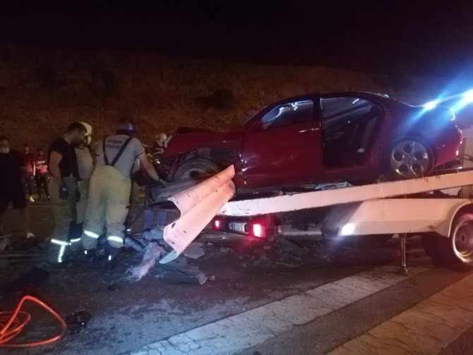 Otomobil Bariyere Ok Gibi Saplandı: 1 Ölü