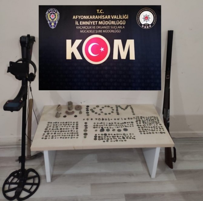 Mezar Taşını Dahi Çalan Define Avcılarına Polis Operasyonu