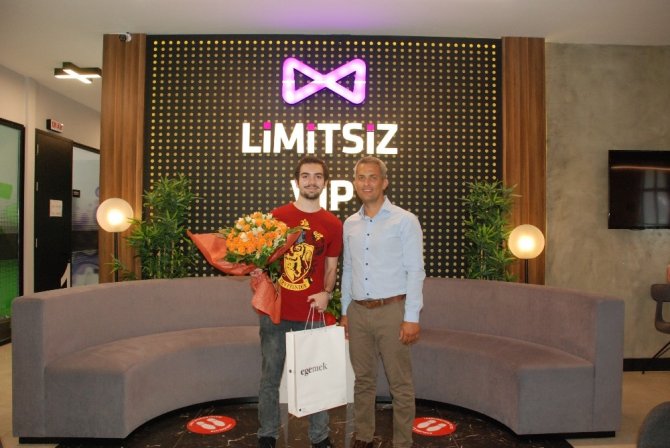 İzmirli Eren Ceylan Yks Birincisi Oldu