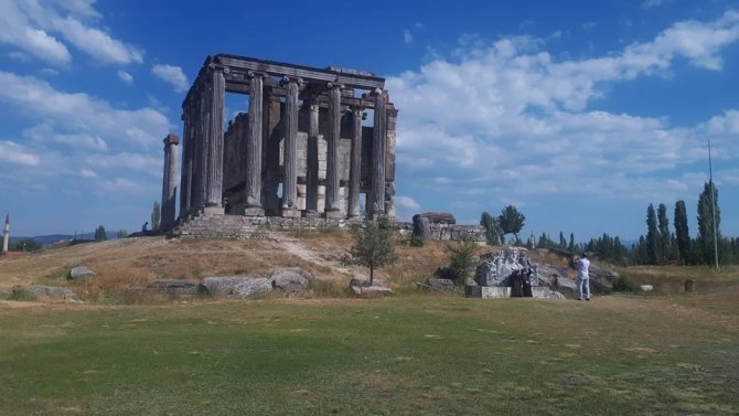 Aizanoi Antik Kenti’ne Ziyaretçi Akını