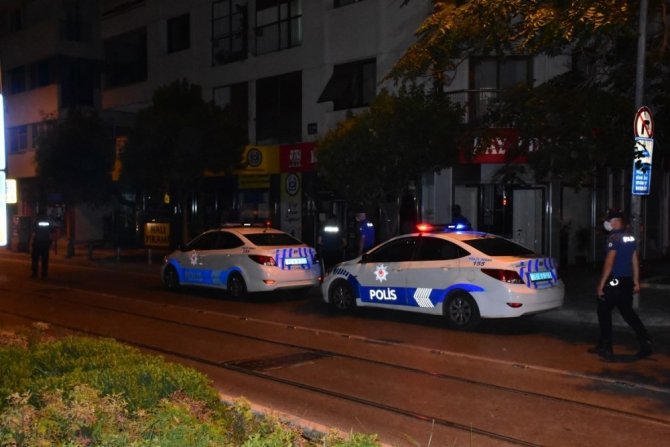 İzmir Polisi Fuhuşa Geçit Vermiyor