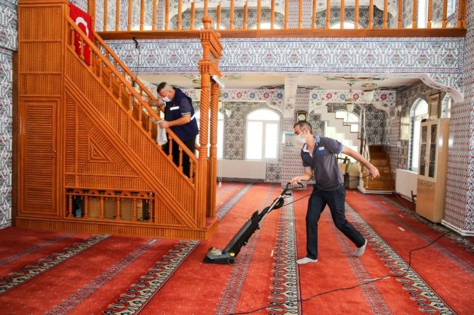 Buca’nın Camilerinde Bayram Temizliği