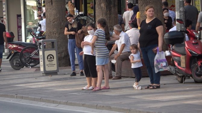 Denizli’de Arefe Günü Çarşı Ve Caddeler Doldu